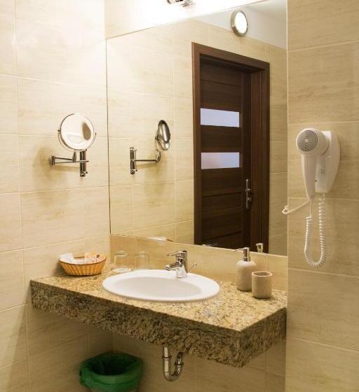 جناح كلاسيكي, Amelia