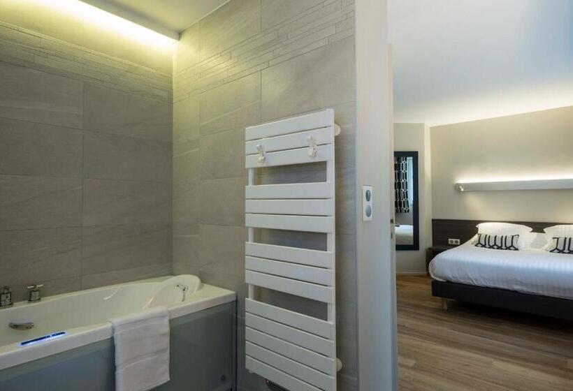 バスタブ付きスタンダードルーム, Auberge De Clochemerle, Spa Privatif & Restaurant Gastronomique