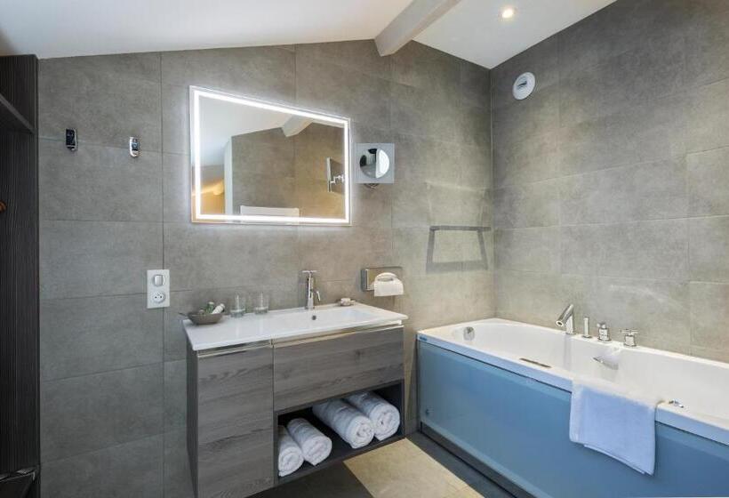 バスタブ付きスタンダードルーム, Auberge De Clochemerle, Spa Privatif & Restaurant Gastronomique