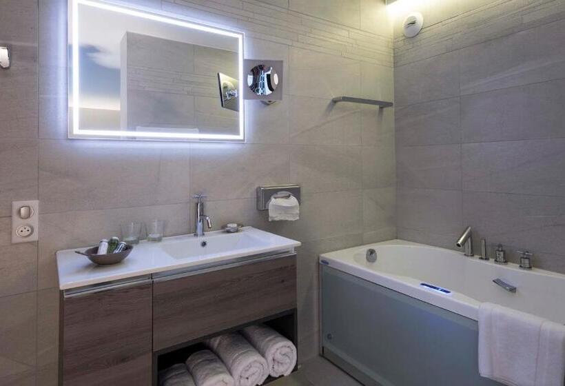 バスタブ付きスタンダードルーム, Auberge De Clochemerle, Spa Privatif & Restaurant Gastronomique