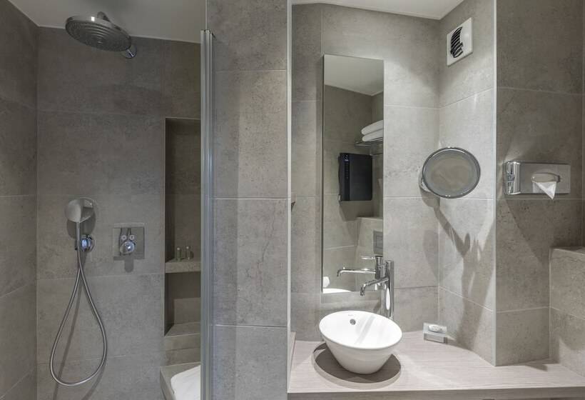 Номер Комфорт, Auberge De Clochemerle, Spa Privatif & Restaurant Gastronomique