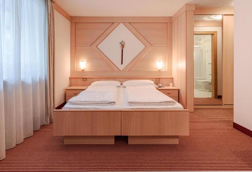 高级大房间, Foresta