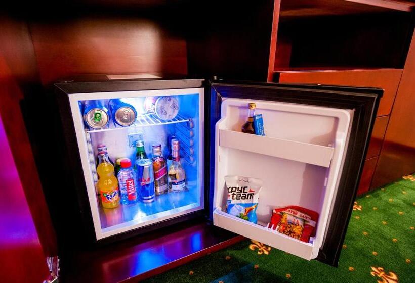 اتاق پرستیژ, Goldman Empire