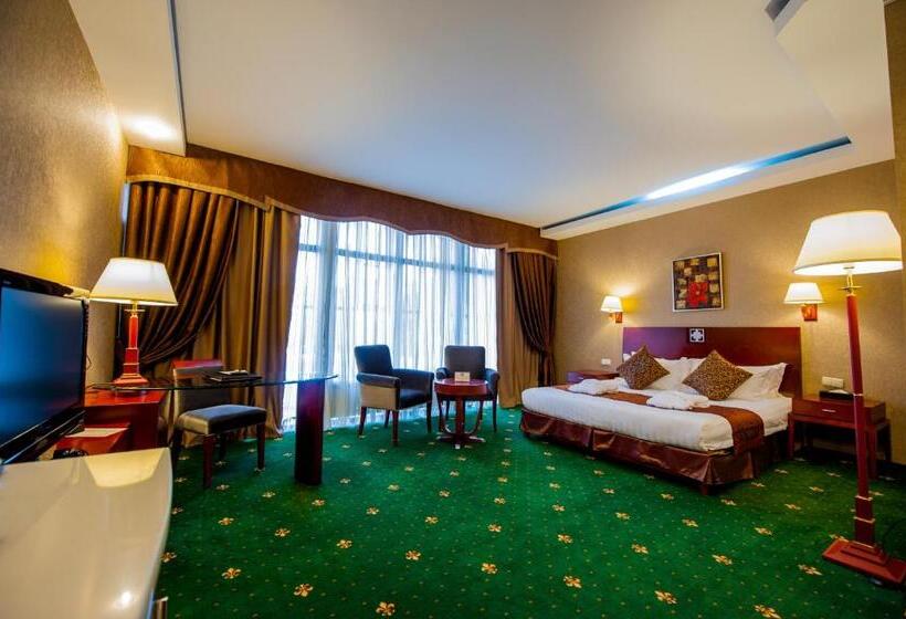 اتاق پرستیژ, Goldman Empire