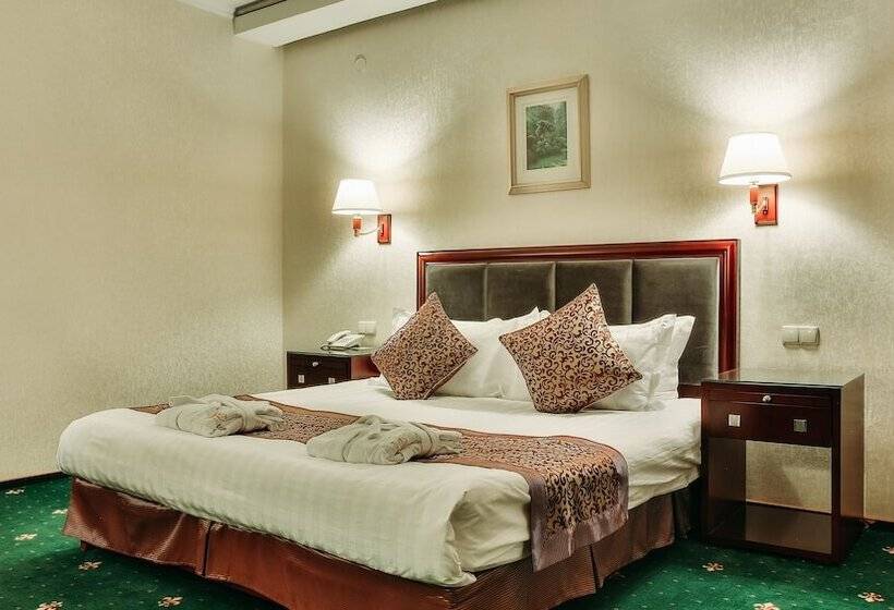 سوییت, Goldman Empire