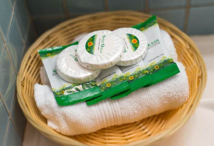 بانگلوی استاندارد, Las Rocas Resort And Dive Center