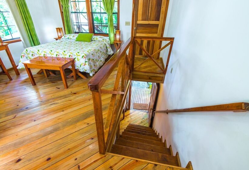 بنگله خانوادگی, Las Rocas Resort And Dive Center