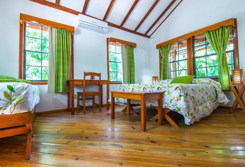 بنگله خانوادگی, Las Rocas Resort And Dive Center