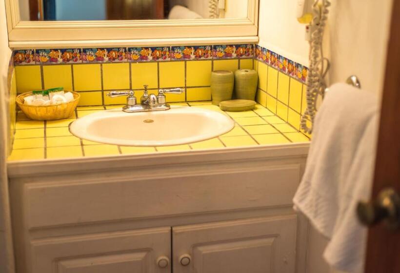 بانگلوی استاندارد, Las Rocas Resort And Dive Center