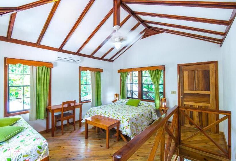 بنگله خانوادگی, Las Rocas Resort And Dive Center