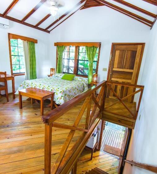 بنگله خانوادگی, Las Rocas Resort And Dive Center