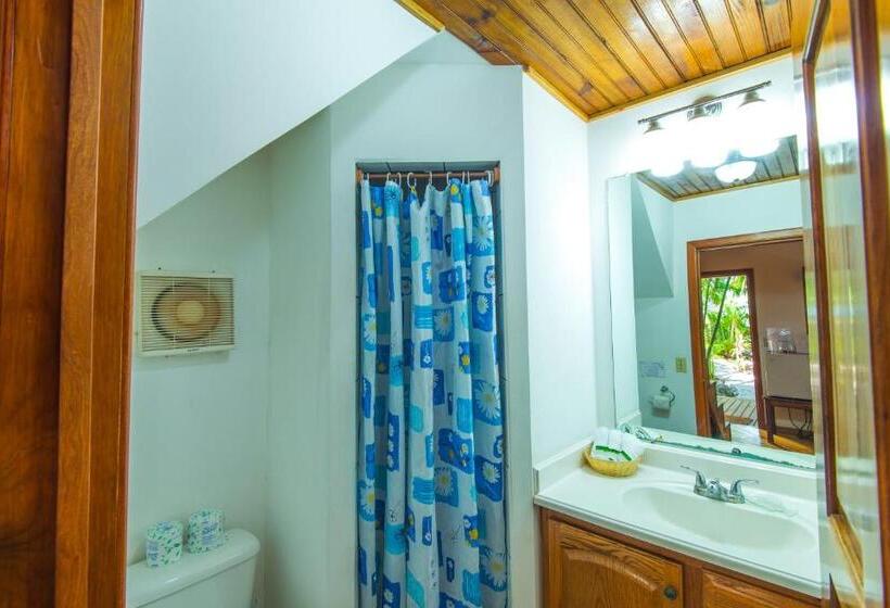 بنگله خانوادگی, Las Rocas Resort And Dive Center