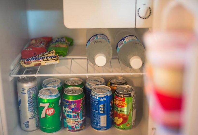 بنگله خانوادگی, Las Rocas Resort And Dive Center