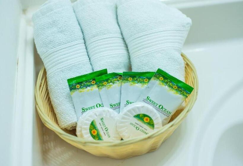 بنگله خانوادگی, Las Rocas Resort And Dive Center