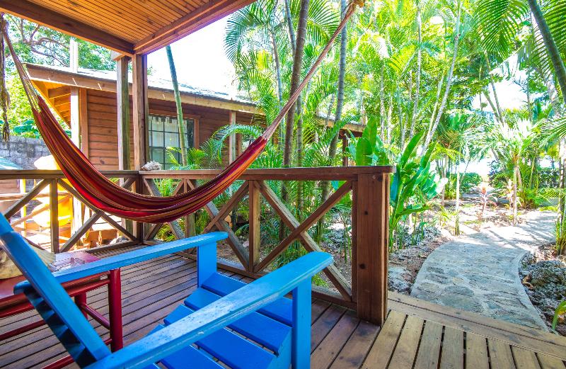 بانگلوی استاندارد, Las Rocas Resort And Dive Center