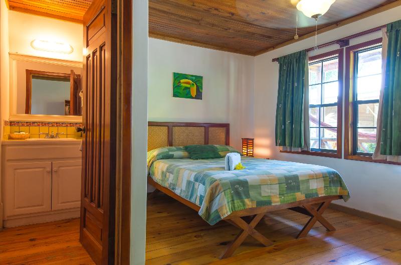 بانگلوی استاندارد, Las Rocas Resort And Dive Center