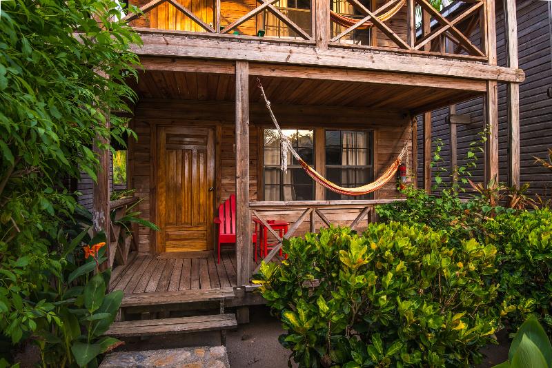 بانگلوی استاندارد, Las Rocas Resort And Dive Center