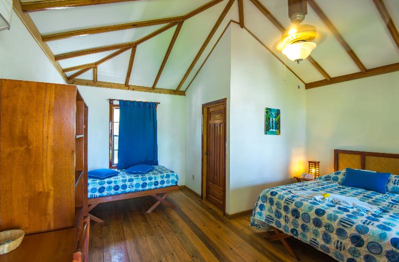 بانگلوی استاندارد, Las Rocas Resort And Dive Center