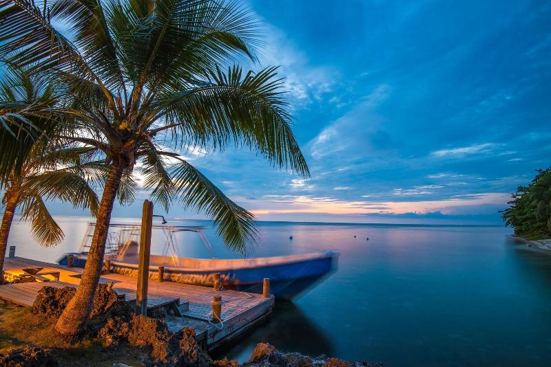 بانگلوی سوپریور, Las Rocas Resort And Dive Center