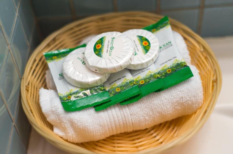 بانگلوی سوپریور, Las Rocas Resort And Dive Center