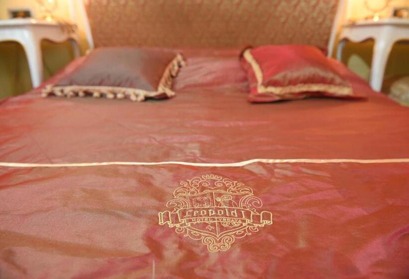 اتاق استاندارد با چشم‌انداز رودخانه, Leopold I