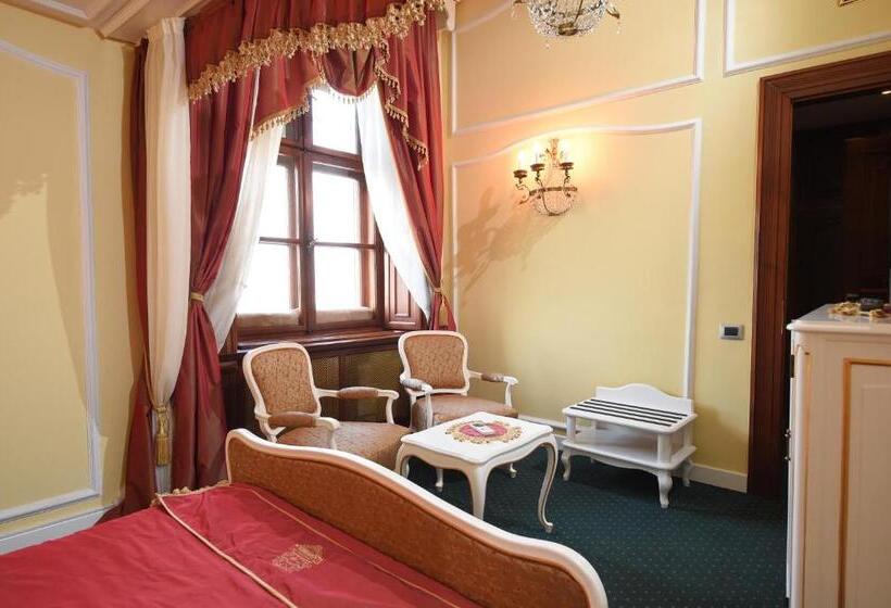 اتاق استاندارد با چشم‌انداز رودخانه, Leopold I