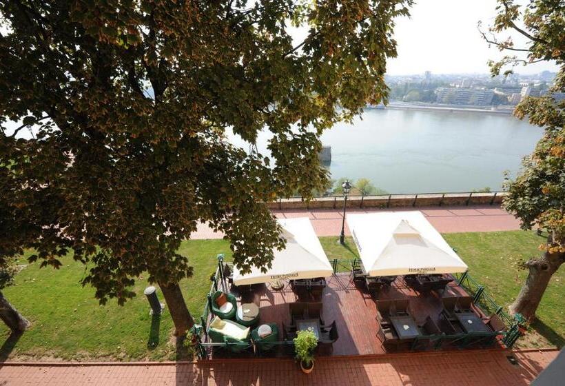 سوئیت با چشم‌انداز رودخانه, Leopold I