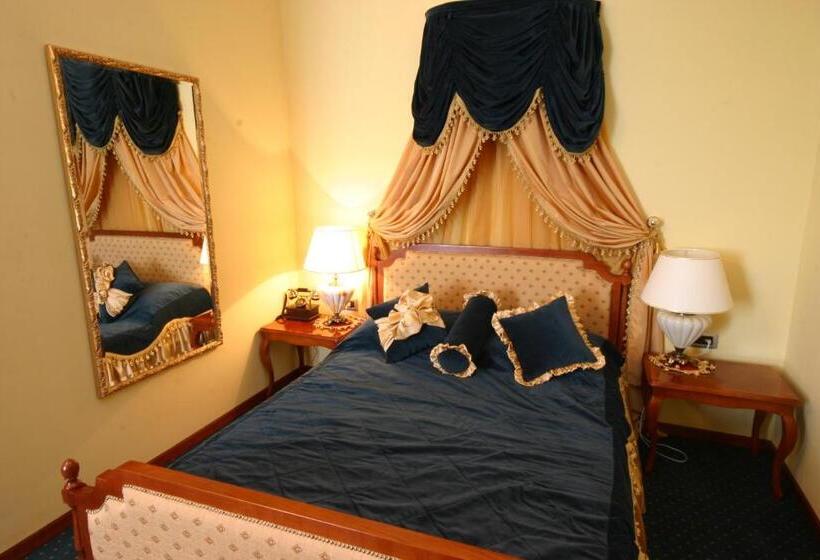 سوئیت با چشم‌انداز رودخانه, Leopold I