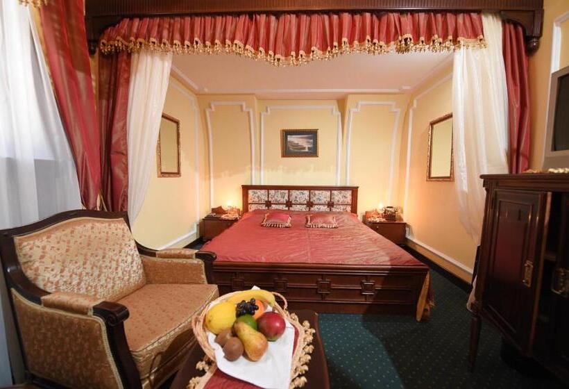 اتاق استاندارد با چشم‌انداز رودخانه, Leopold I