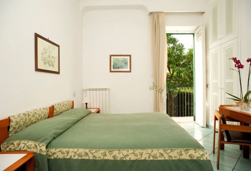 Трехместный Номер Стандарт с Балконом, & Residence Matarese