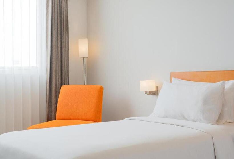 חדר דלוקס, The Capital Hotel Surabaya