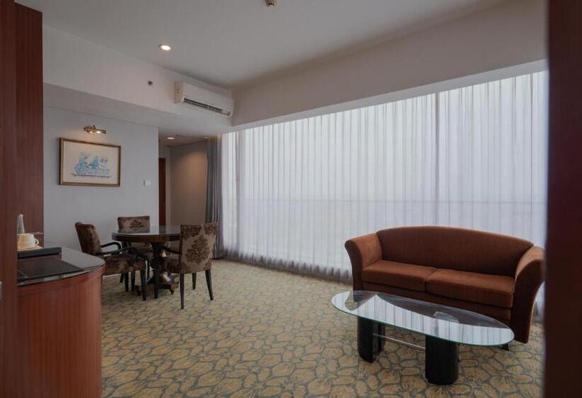 Президентский Люкс, The Capital Hotel Surabaya