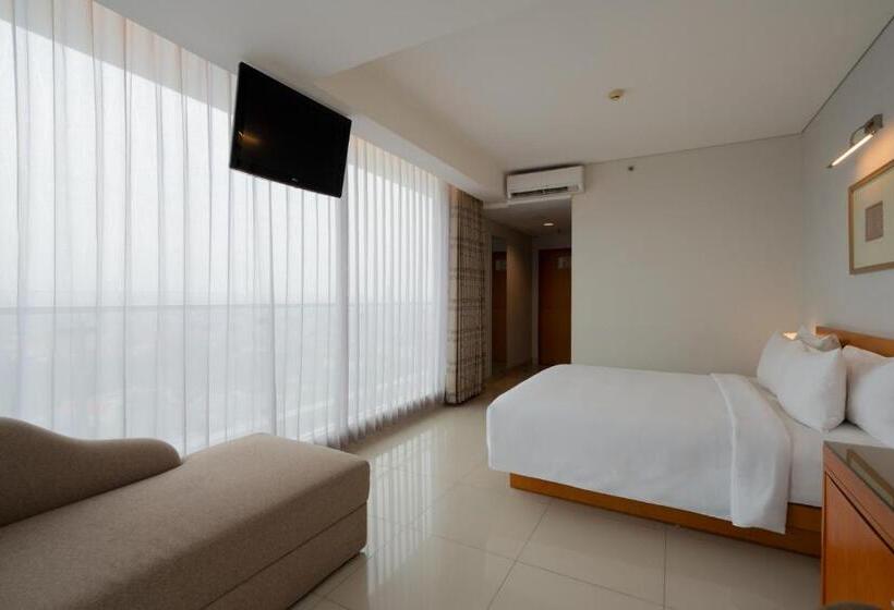 Полулюкс, The Capital Hotel Surabaya