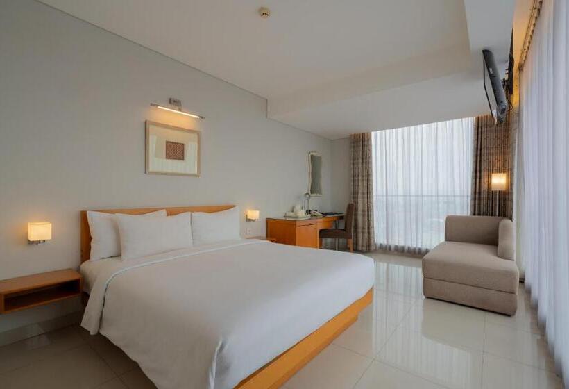 Полулюкс, The Capital Hotel Surabaya