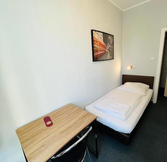 バスルーム共有のシングルスタンダード, Schwarzer Bar