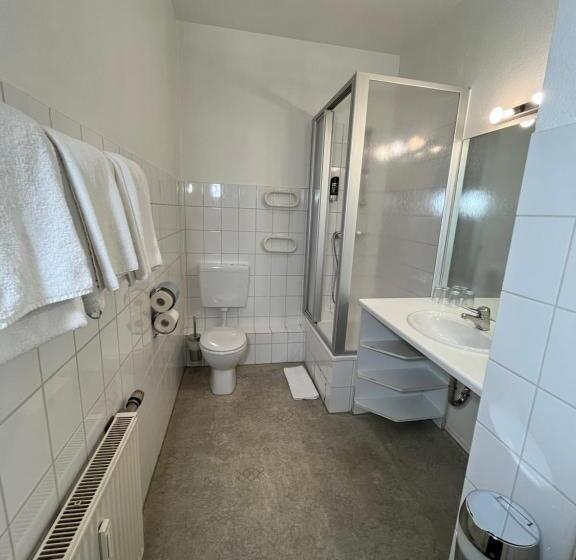 スタンダードトリプルルーム, Schwarzer Bar