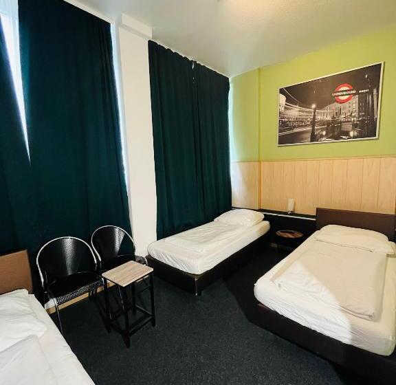 スタンダードトリプルルーム, Schwarzer Bar