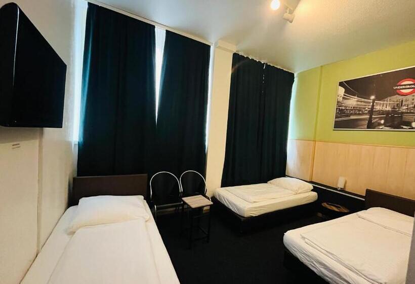 スタンダードトリプルルーム, Schwarzer Bar