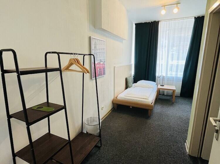 スタンダードシングルルーム, Schwarzer Bar