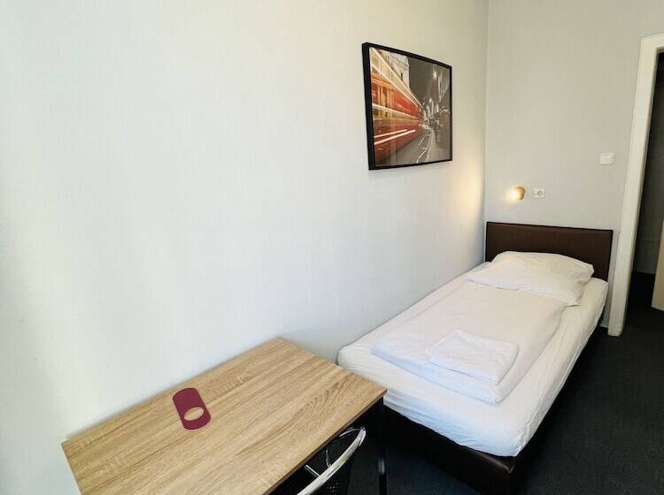 バスルーム共有のシングルスタンダード, Schwarzer Bar