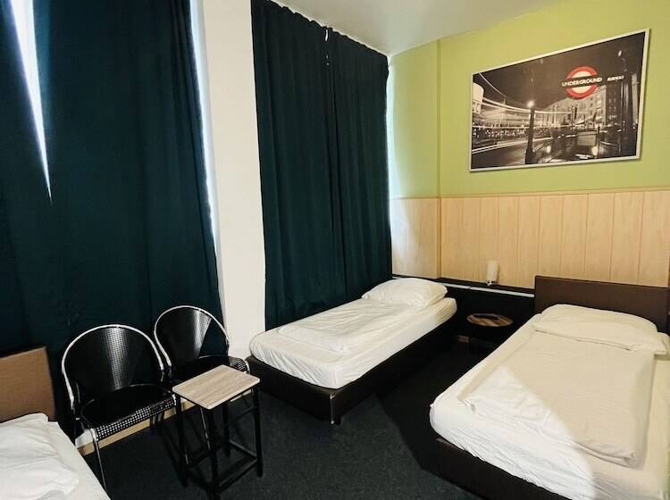 スタンダードトリプルルーム, Schwarzer Bar