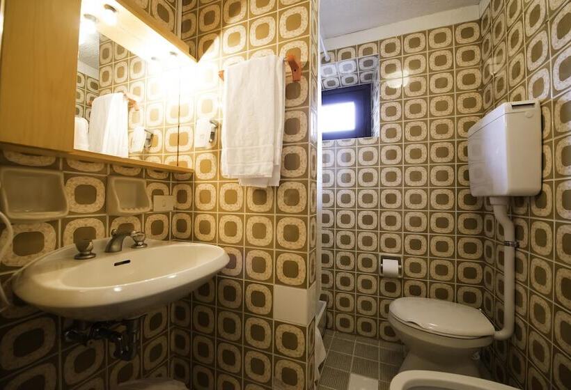 バルコニー付きスタンダードトリプルルーム, Teola