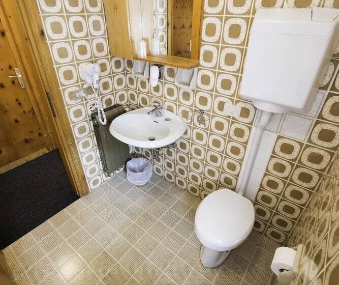 エコノミートリプルルーム, Teola