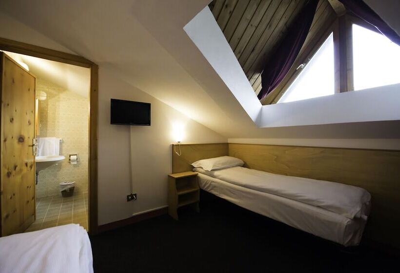 エコノミートリプルルーム, Teola