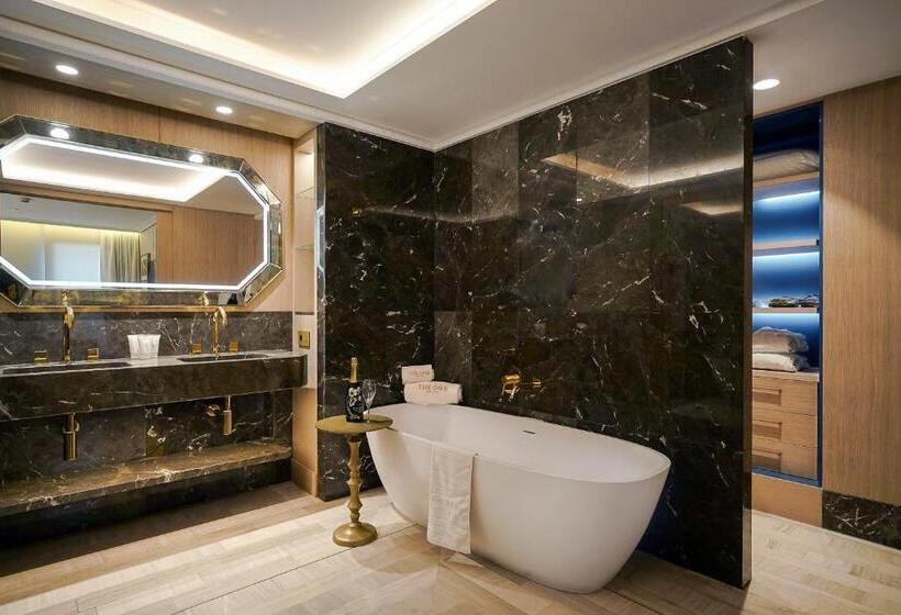 مجموعه ویستا شهر, The One Barcelona Gl