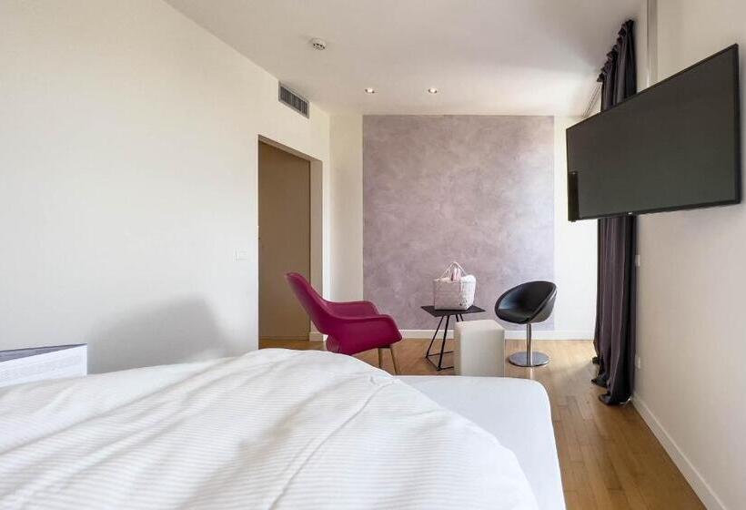 高级大房间, Tobago