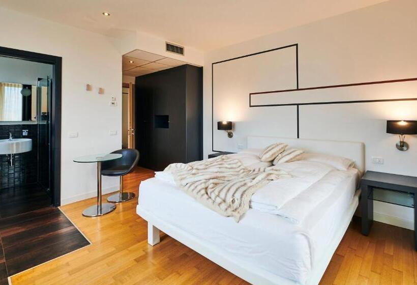 标准间带漩涡浴缸, Tobago