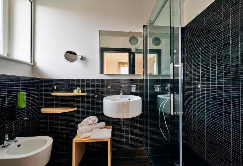 标准间带漩涡浴缸, Tobago