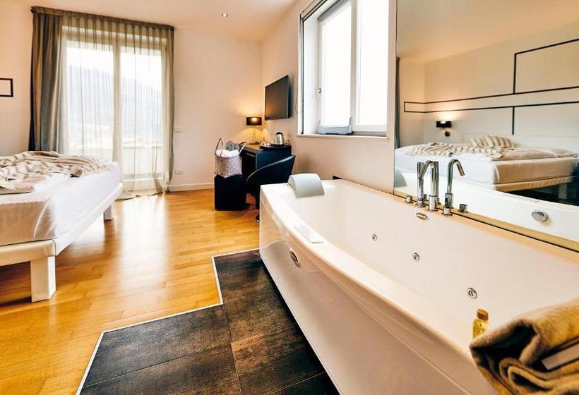 标准间带漩涡浴缸, Tobago