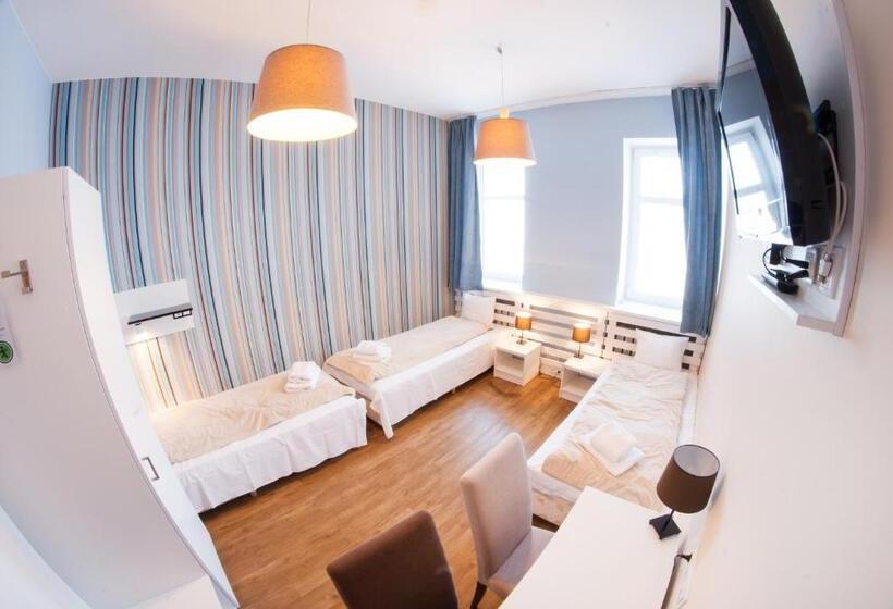 اتاق استاندارد سه نفره, Traffic Poznań Stare Miasto